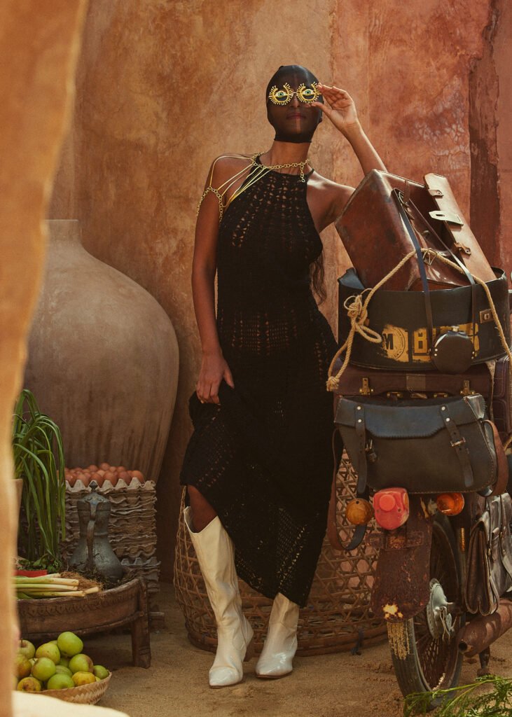 Barakka, robe noire crochetée de la Collection Nomad — Maison Mektoub, artisanat inspiré par les femmes.
